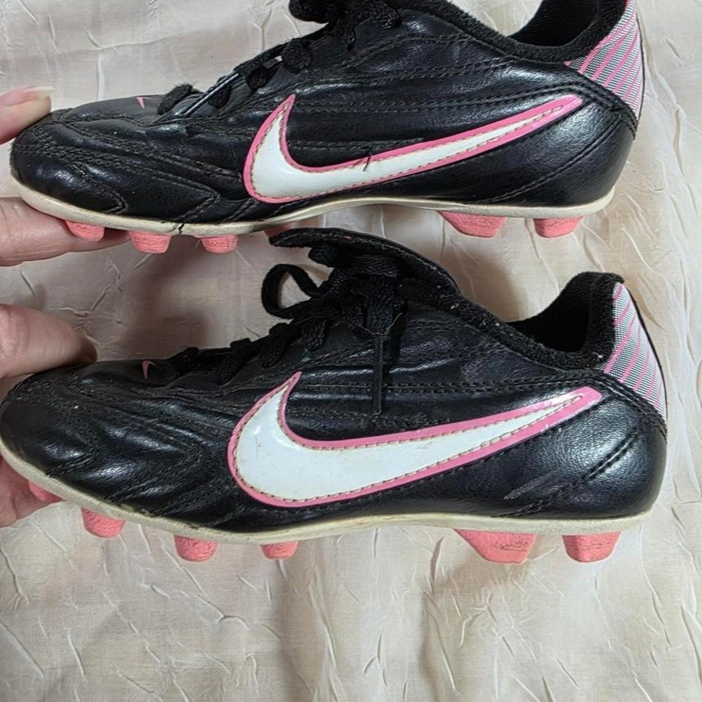 Nike Kids Soccer Cleats Black Pink Firm Ground 359616-016 Size 12C - Picture 3 of 6